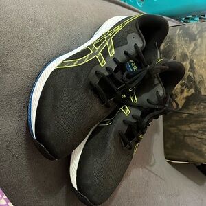 Men’s size 15 running shoes